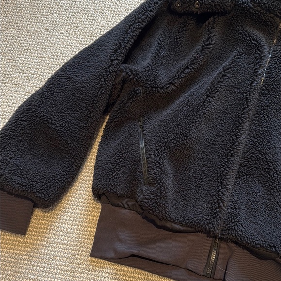ALO Foxy Sherpa Jacket - EXCELLENT condition - size large - Picture 2 of 5